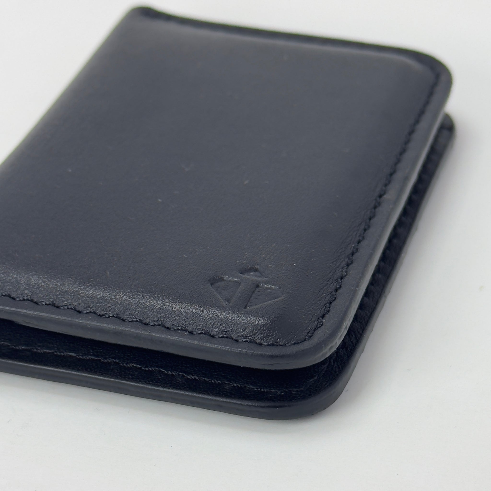 T101 — Minimalist Leather Wallet