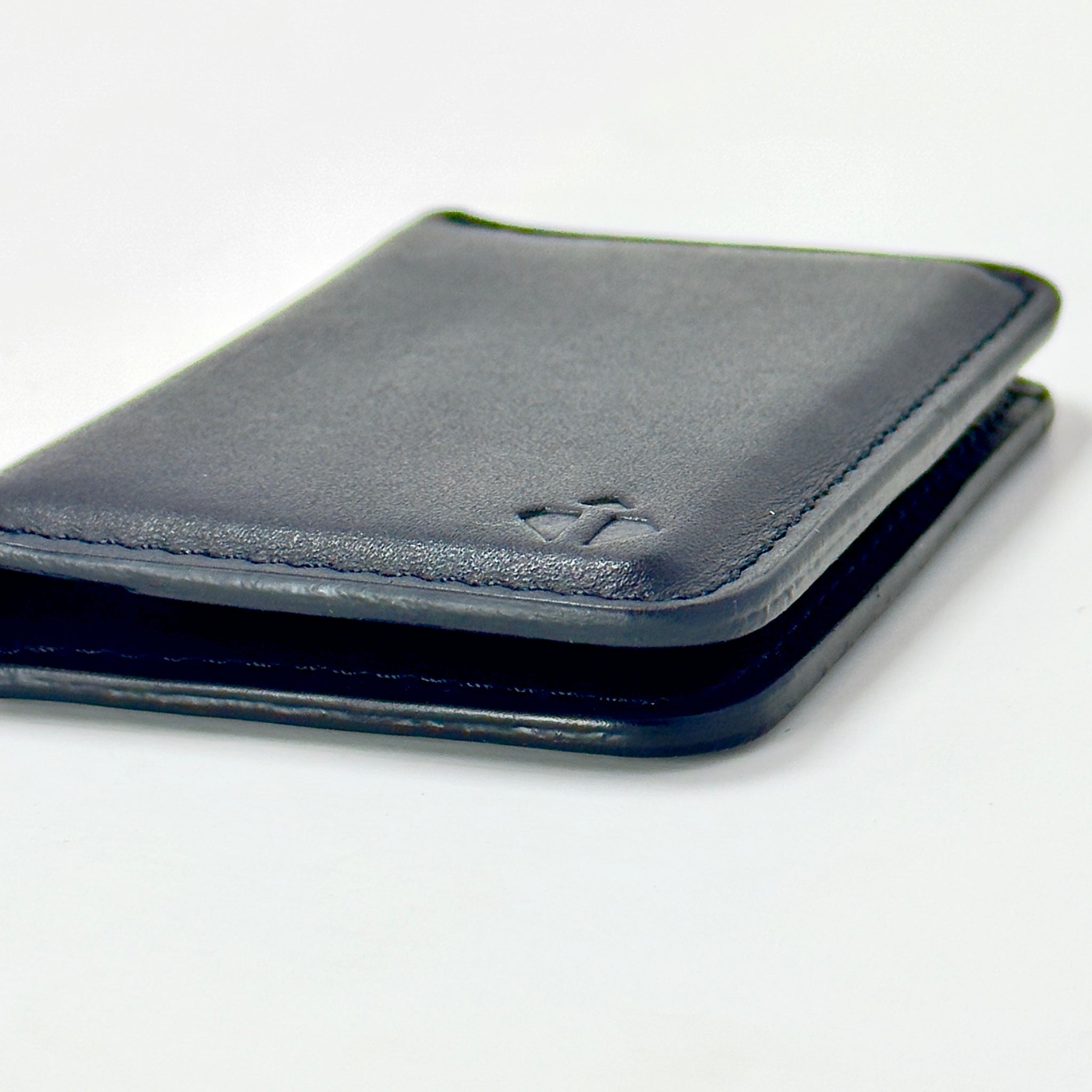 T101 — Minimalist Leather Wallet