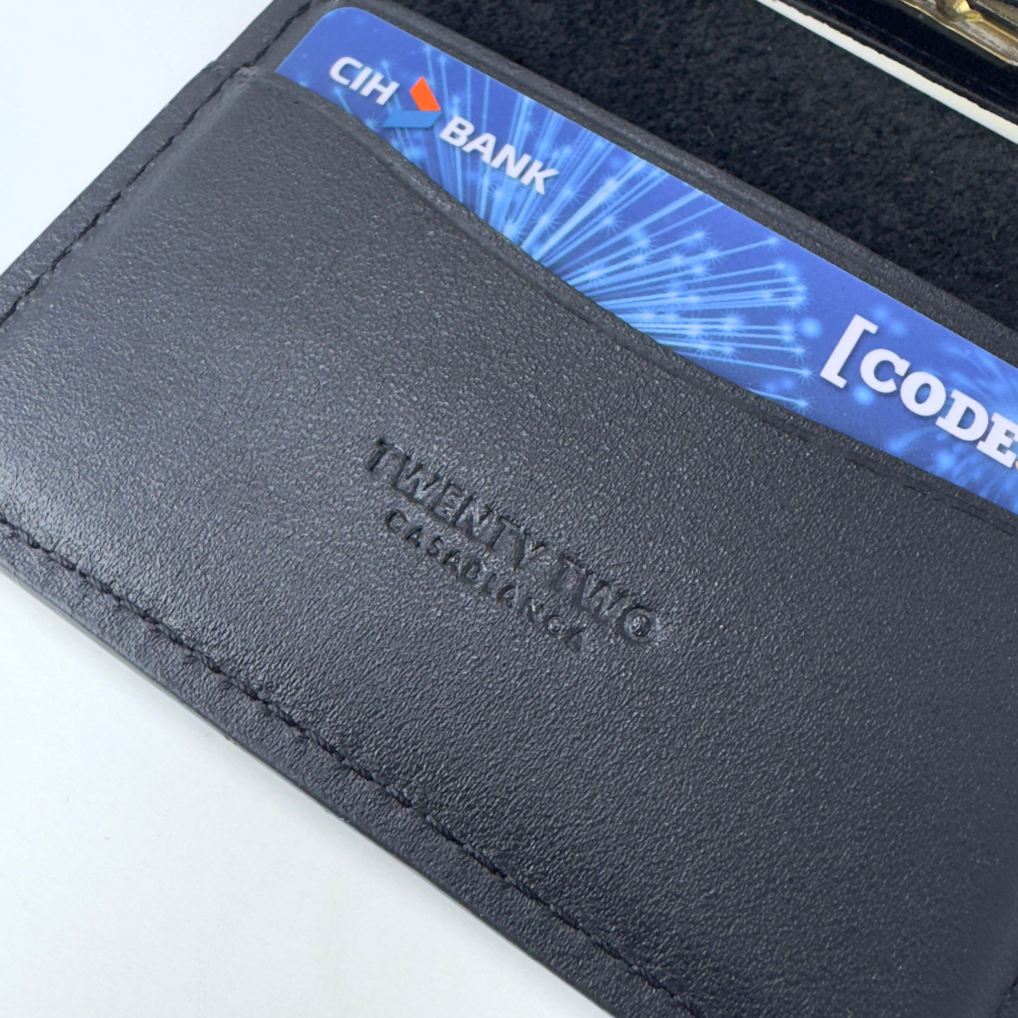 T101 — Minimalist Leather Wallet