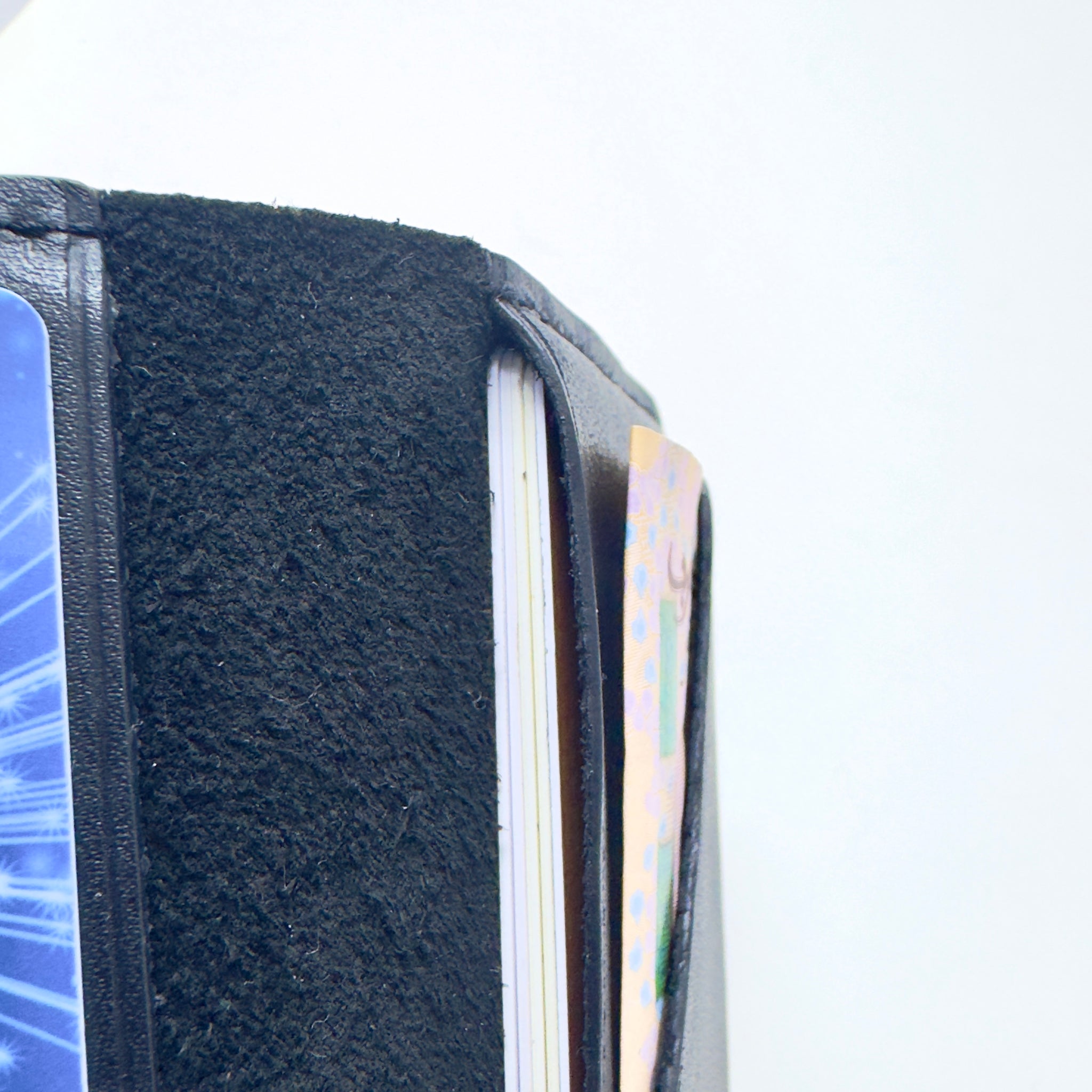 T101 — Minimalist Leather Wallet